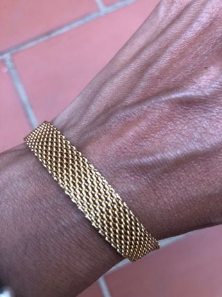 Pulsera dorada de malla