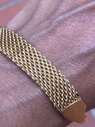 Pulsera dorada de malla