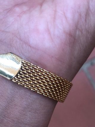Pulsera dorada de malla