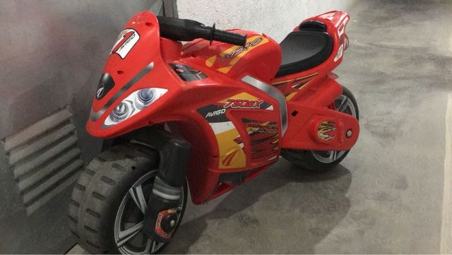 Moto de plástico grande para niños