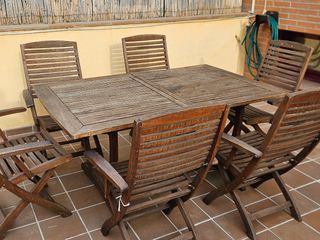 Mesa y 6 Sillas de Madera