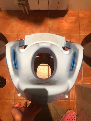 Asiento reductor de baño con escalera para niños