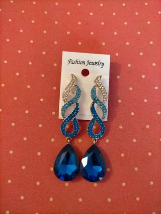 Pendientes largos plateados y azules