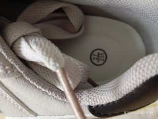 Zapatos grises y blancos talla 37