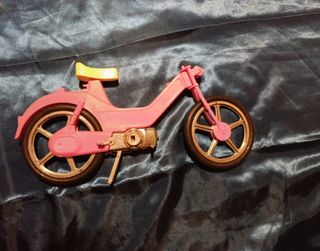 Barbie y su ciclomotor rosa