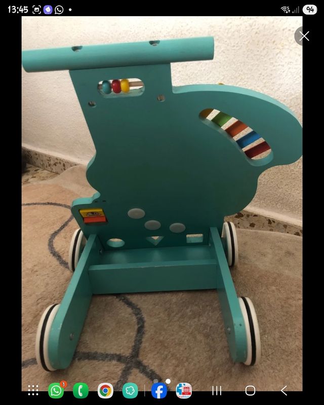 Andador infantil con actividades