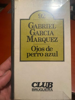 Ojos de perro azul
