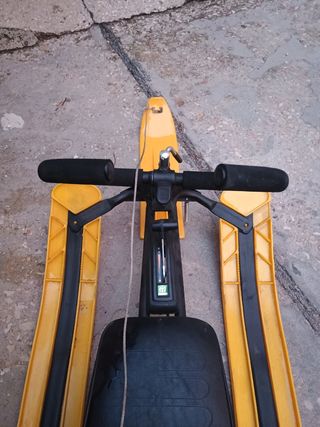 Slittino da neve giallo