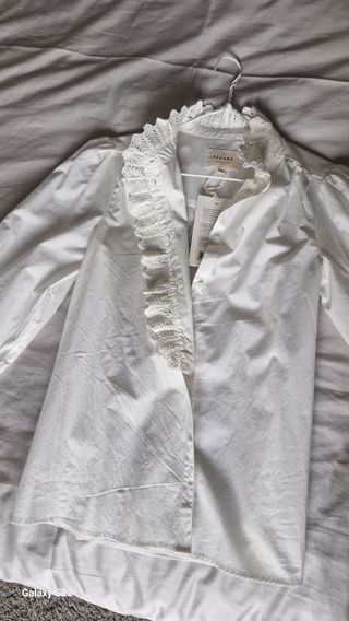 Blusa Sezane blanca con puntillas