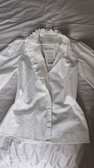Blusa Sezane blanca con puntillas