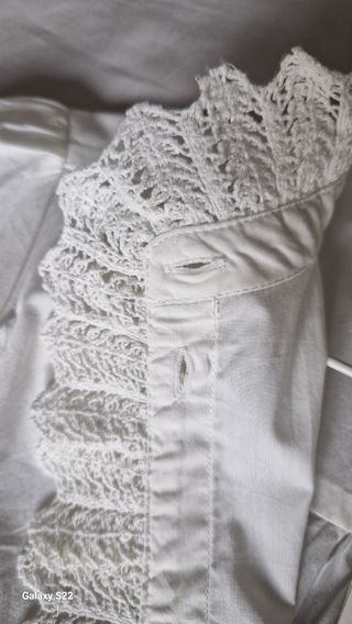 Blusa Sezane blanca con puntillas