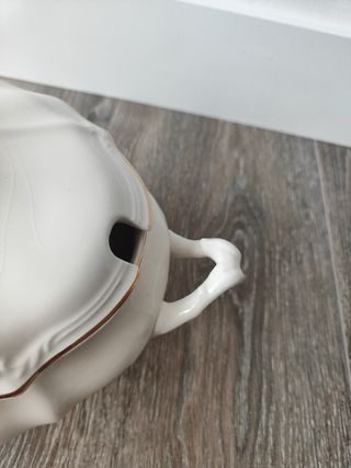 Sopera San Claudio Porcelana Crema y Dorada