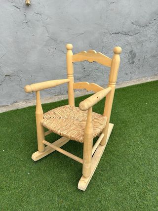 Mecedora infantil de madera