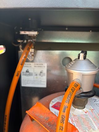 Calefactor butano HJM
 (gas butano no incluido)