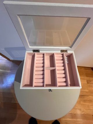 Joyero blanco con interior rosa