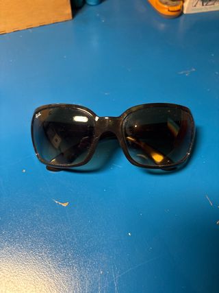 Gafas de sol Ray-Ban negras y marrones