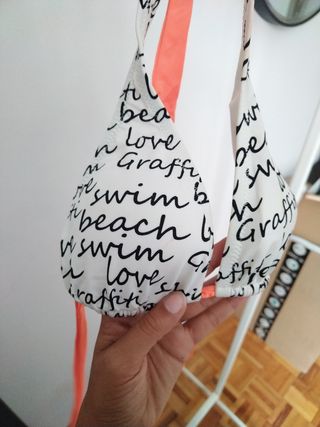 Parte arriba bikini con estampado de letras