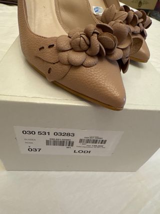 Zapatos Lodi Beige Flores Tacón Slingback