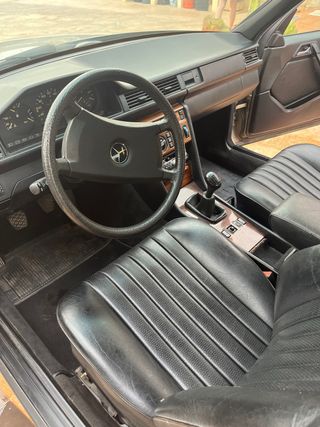 Mercedes-Benz 300D Clásico (1987)
