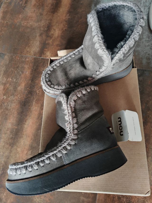 Botas MOU grises de ante y lana