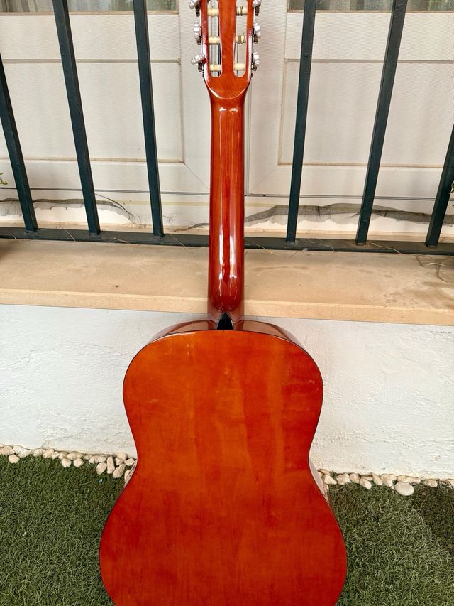 Guitarra Española + funda + manual