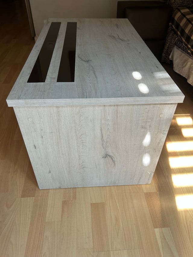 Mesa de centro de comedor de madera y cuero