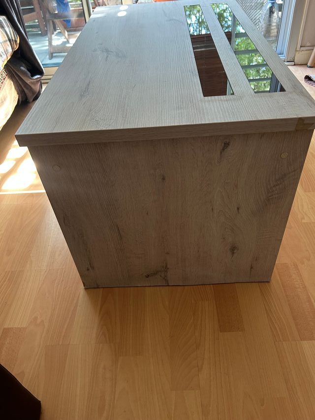 Mesa de centro de comedor de madera y cuero