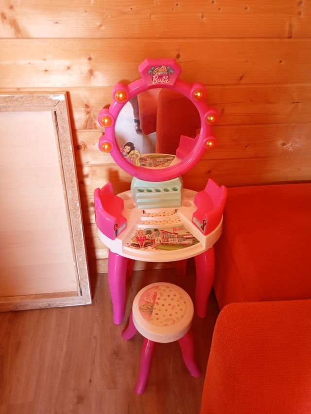 Tocador Barbie con taburete