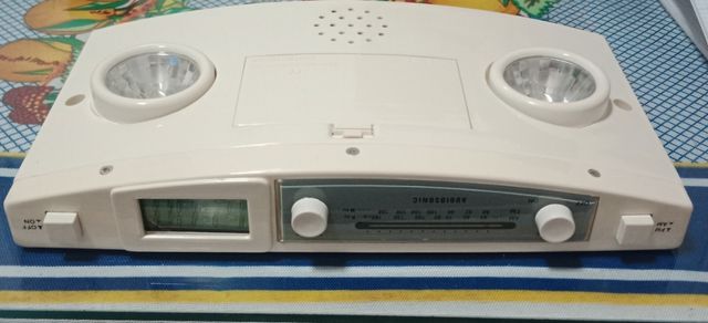 Reloj con Luz y Radio Audiosonic