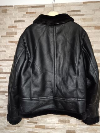 Giaccone uomo nero con pelliccia
Nessun brand 