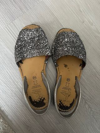 Menorquinas plateadas brillantes talla 40