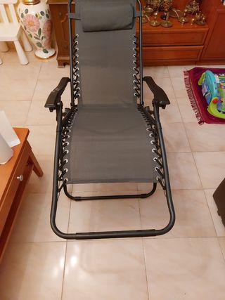 Silla tumbona reclinable gris