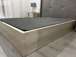 Cabecero de cama gris de ante