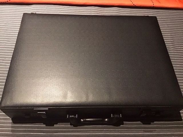 Maletín clásico negro con combinación