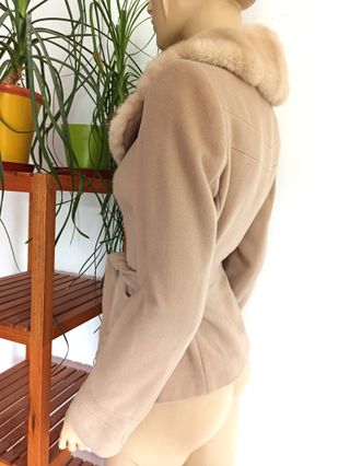Chaqueta elegante con cuello de pelo (talla M)