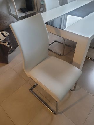 Mesa y 4 Sillas Comedor Blancas