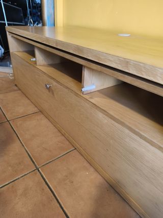 Mueble TV IKEA madera cajones y compartimientos 