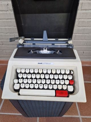 Máquina de escribir Olivetti Lettera 42