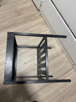Mesa auxiliar negra con tapa de cristal