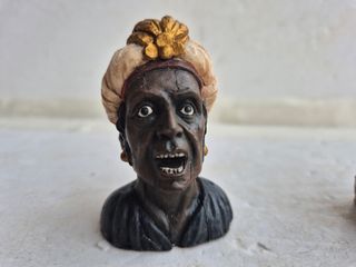 Lotto di 3 figure da collezione con testa grottesca