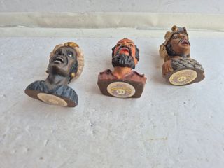 Lotto di 3 figure da collezione con testa grottesca