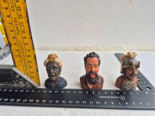 Lotto di 3 figure da collezione con testa grottesca