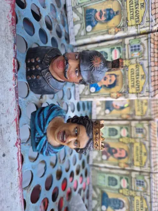 Lotto di 3 figure da collezione con testa grottesca