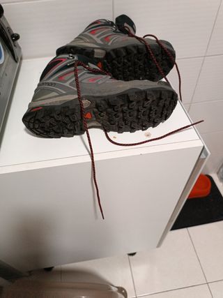 Botas de montaña Salomon con goretex