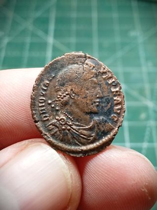 Moneda Romana Joviano VOT V