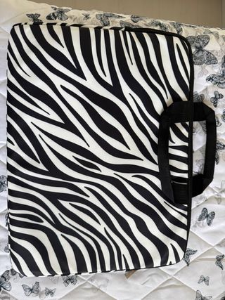 Funda para portátil con estampado de cebra