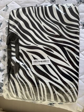 Funda para portátil con estampado de cebra
