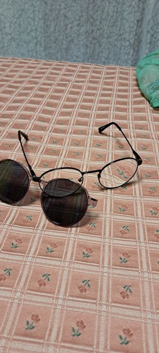 Occhiali da vista e da sole neri con volpe da sole