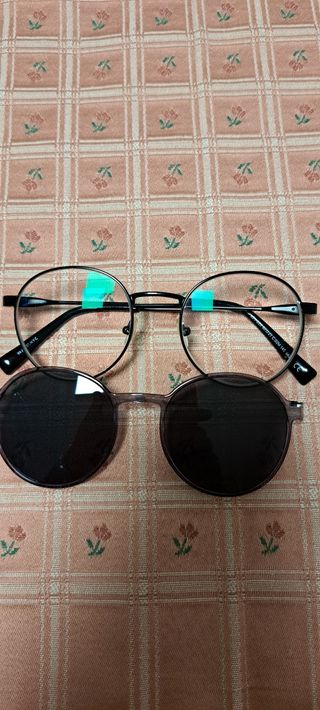 Occhiali da vista e da sole neri con volpe da sole