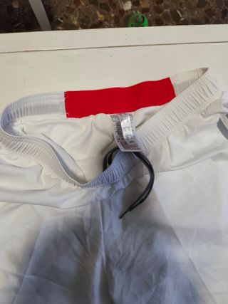 Pantalon adidas seleccion española sin uso. 